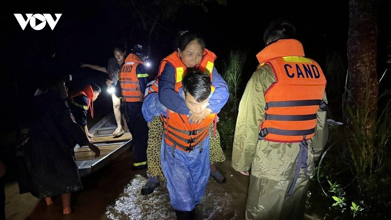 Flash floods, landslides leave three dead, one missing in Nghe An